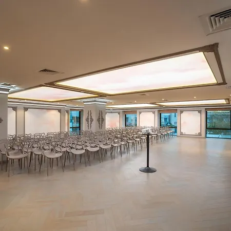 Hotel apartamentowy Ramada By Wyndham Majestic 4*