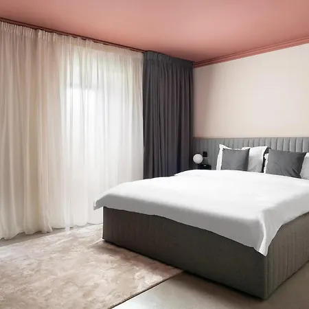 Ramada By Wyndham Majestic Hotel apartamentowy
